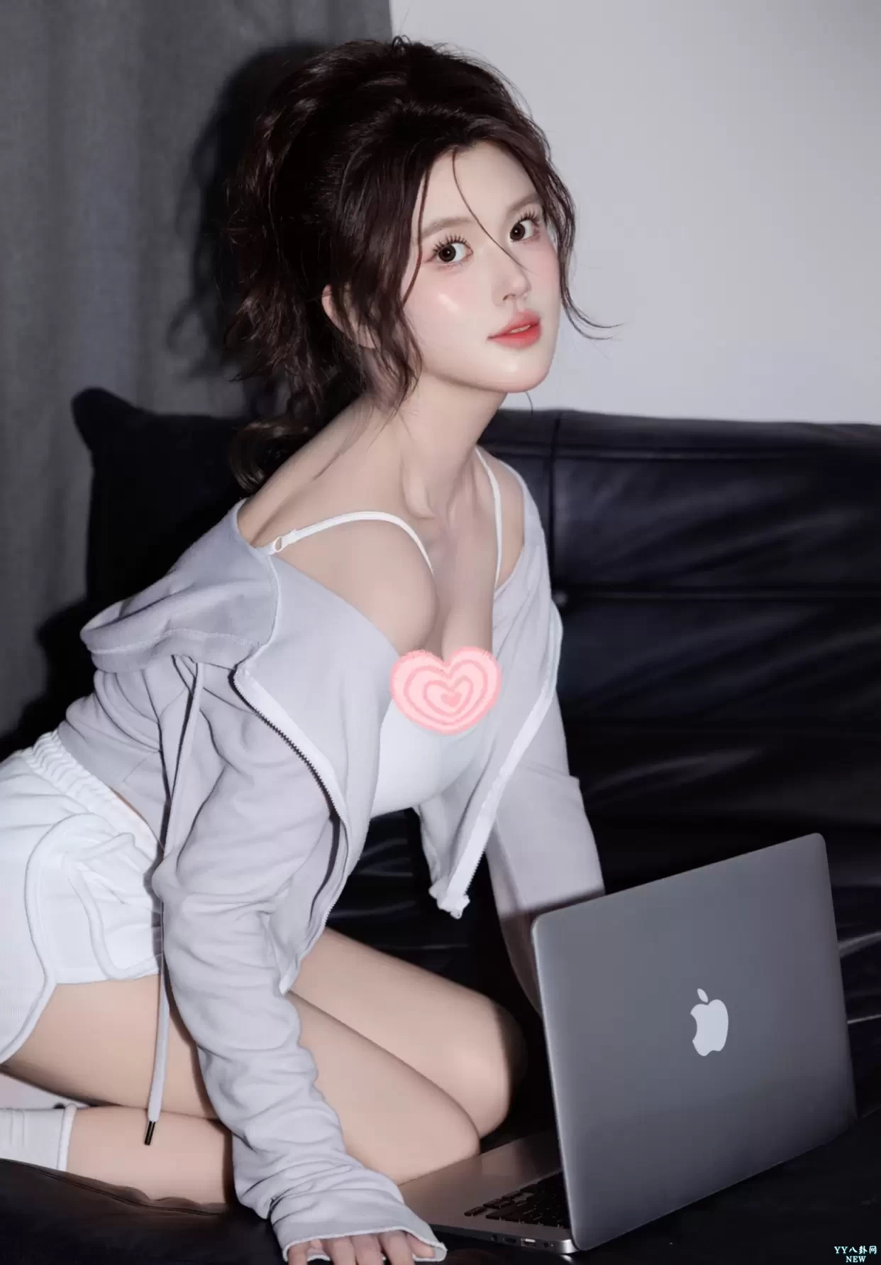 小毒液最新写真上线，满脸胶原蛋白看不出当了妈妈！-第4张